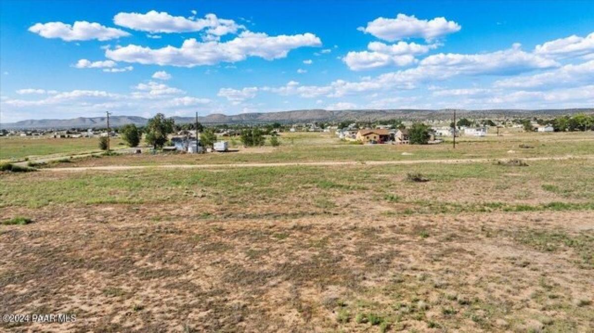 Picture of Residential Land For Sale in Paulden, Arizona, United States