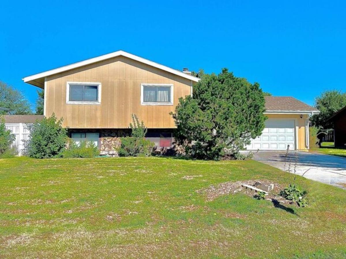 Picture of Home For Sale in Ness City, Kansas, United States