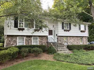 Home For Sale in Midland Park, New Jersey