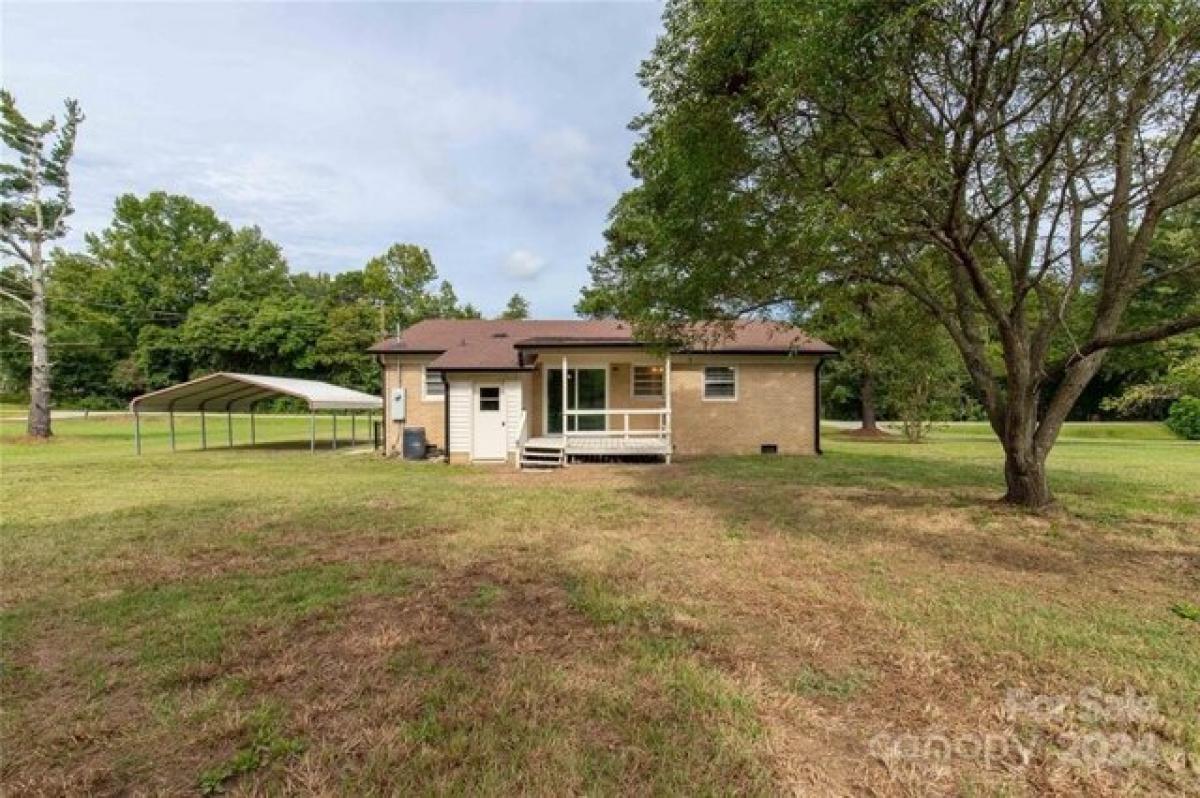 Picture of Home For Sale in Lancaster, South Carolina, United States