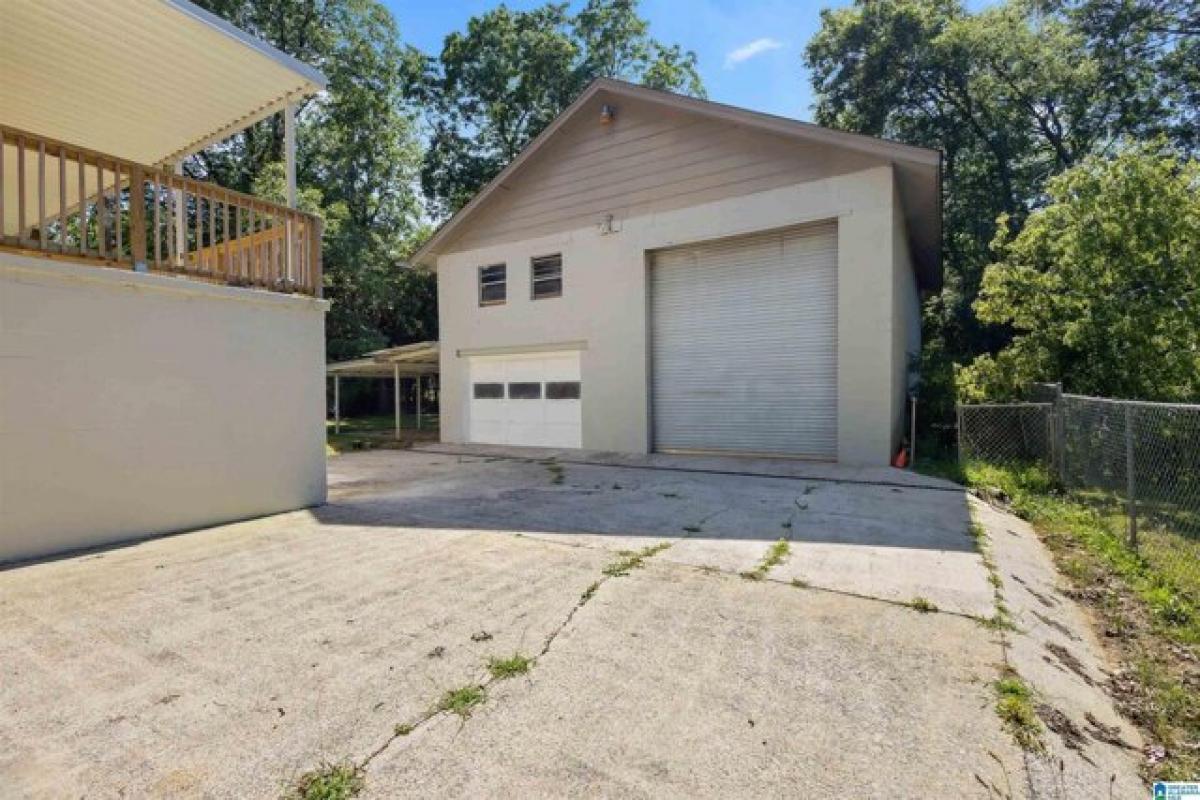 Picture of Home For Sale in Center Point, Alabama, United States