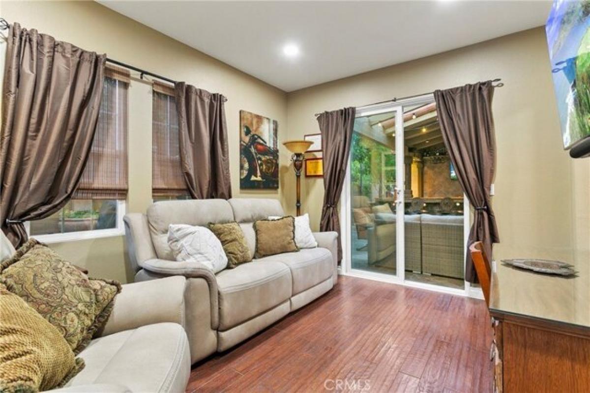 Picture of Home For Sale in Irvine, California, United States