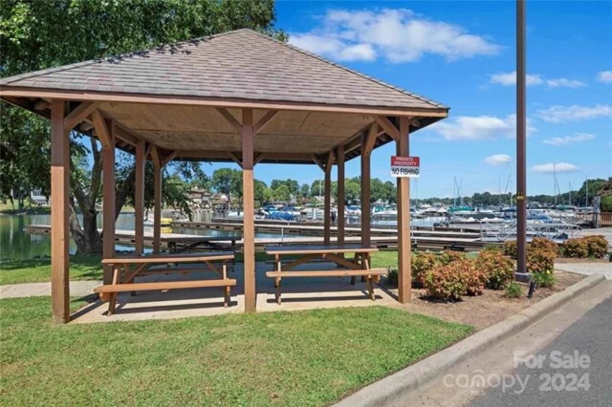 Picture of Home For Sale in Cornelius, North Carolina, United States