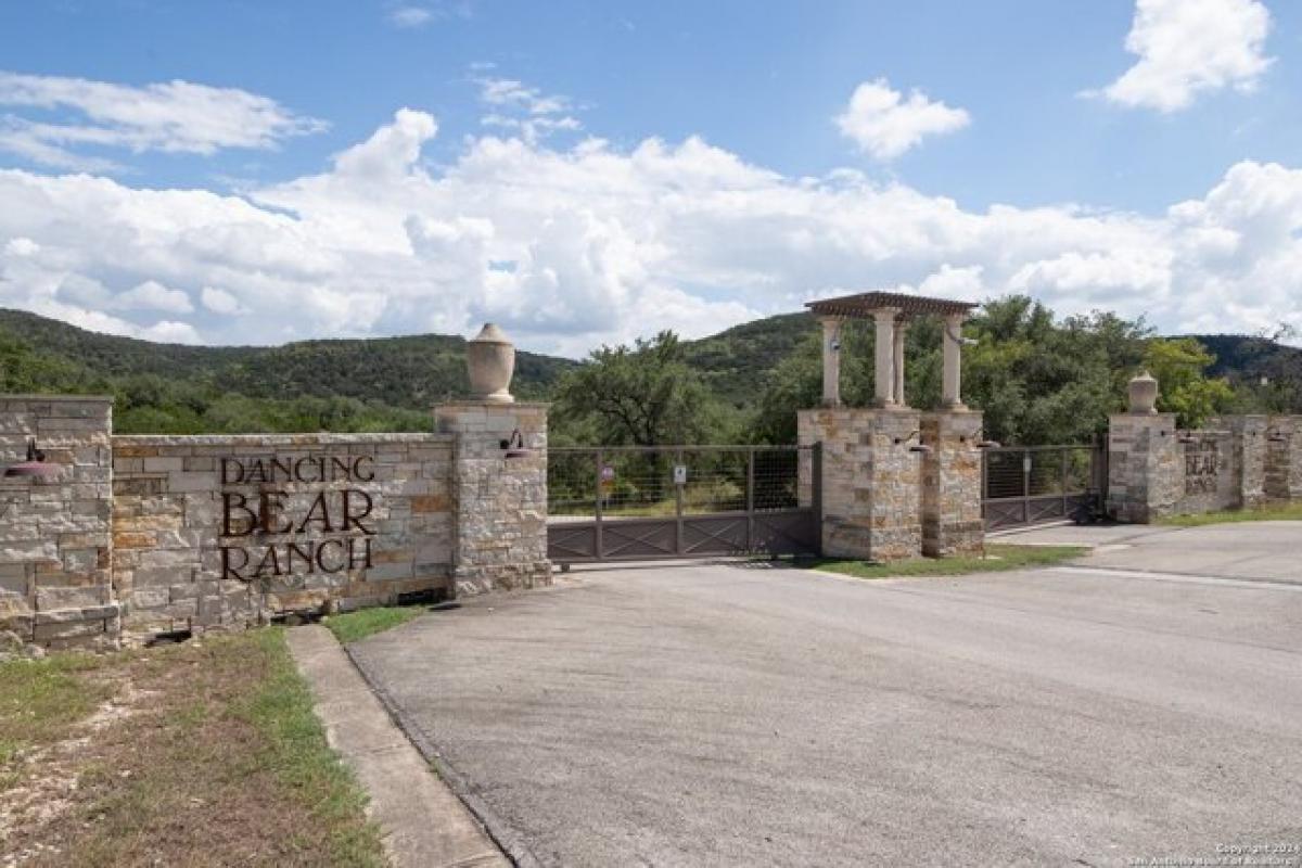 Picture of Residential Land For Sale in Mico, Texas, United States