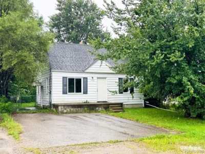 Home For Sale in Burton, Michigan