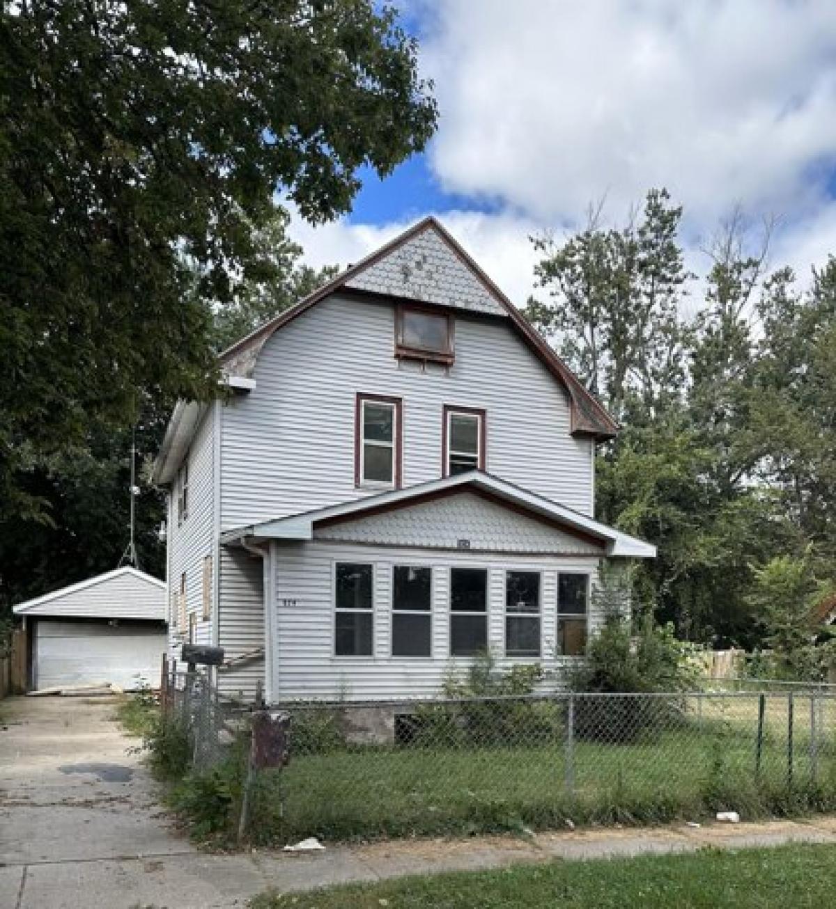 Picture of Home For Sale in Kalamazoo, Michigan, United States