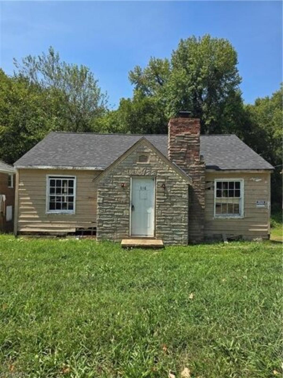 Picture of Home For Sale in High Point, North Carolina, United States