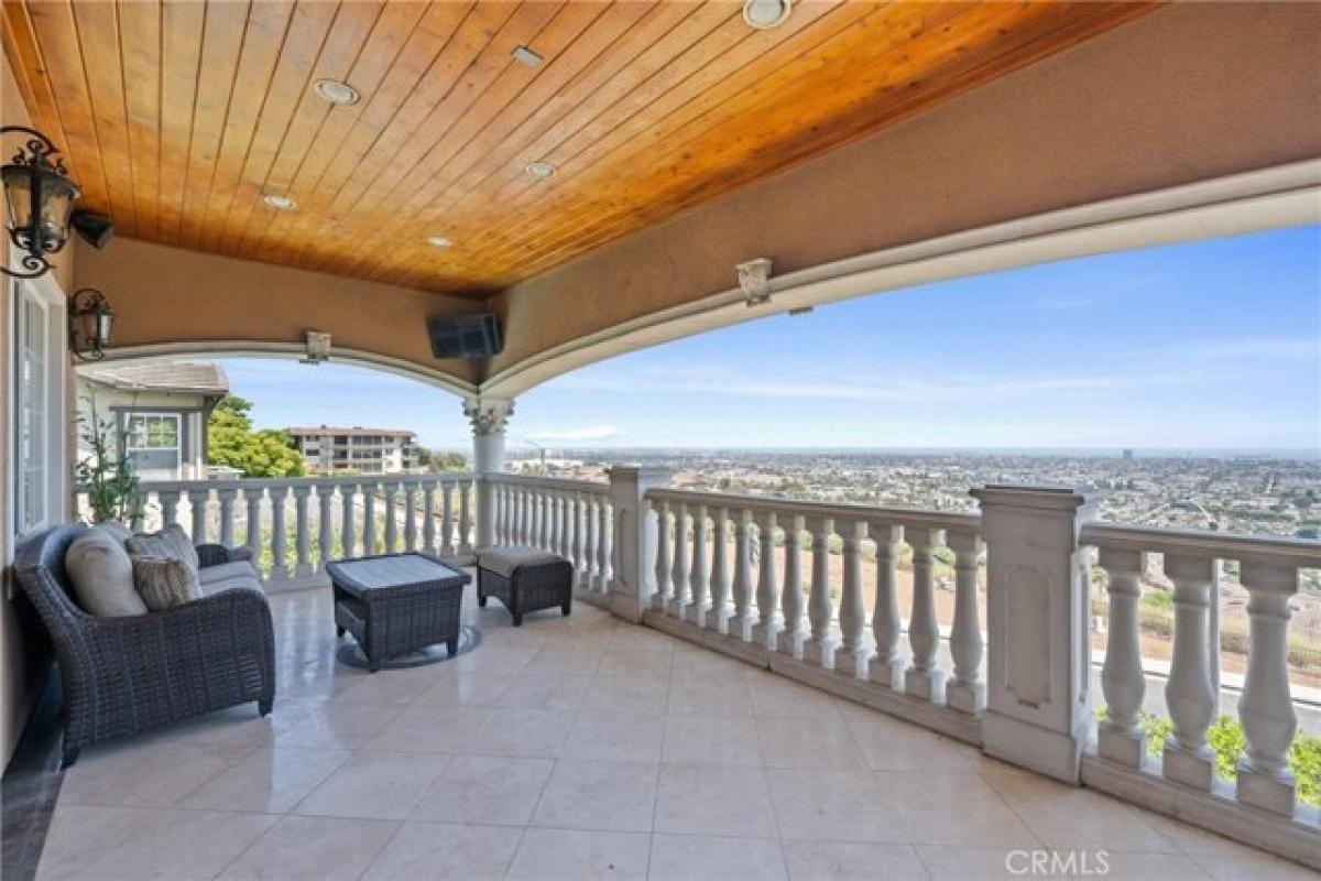 Picture of Home For Sale in Signal Hill, California, United States