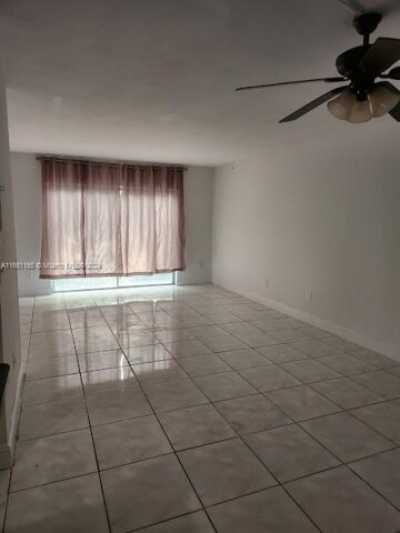 Apartment For Rent in Miami, Florida