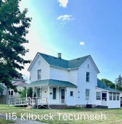 Home For Sale in Tecumseh, Michigan