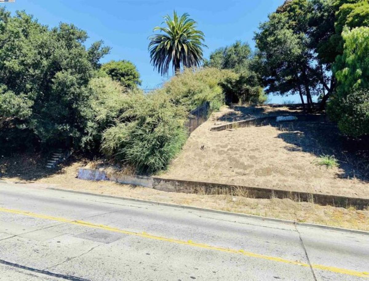 Picture of Residential Land For Sale in Oakland, California, United States