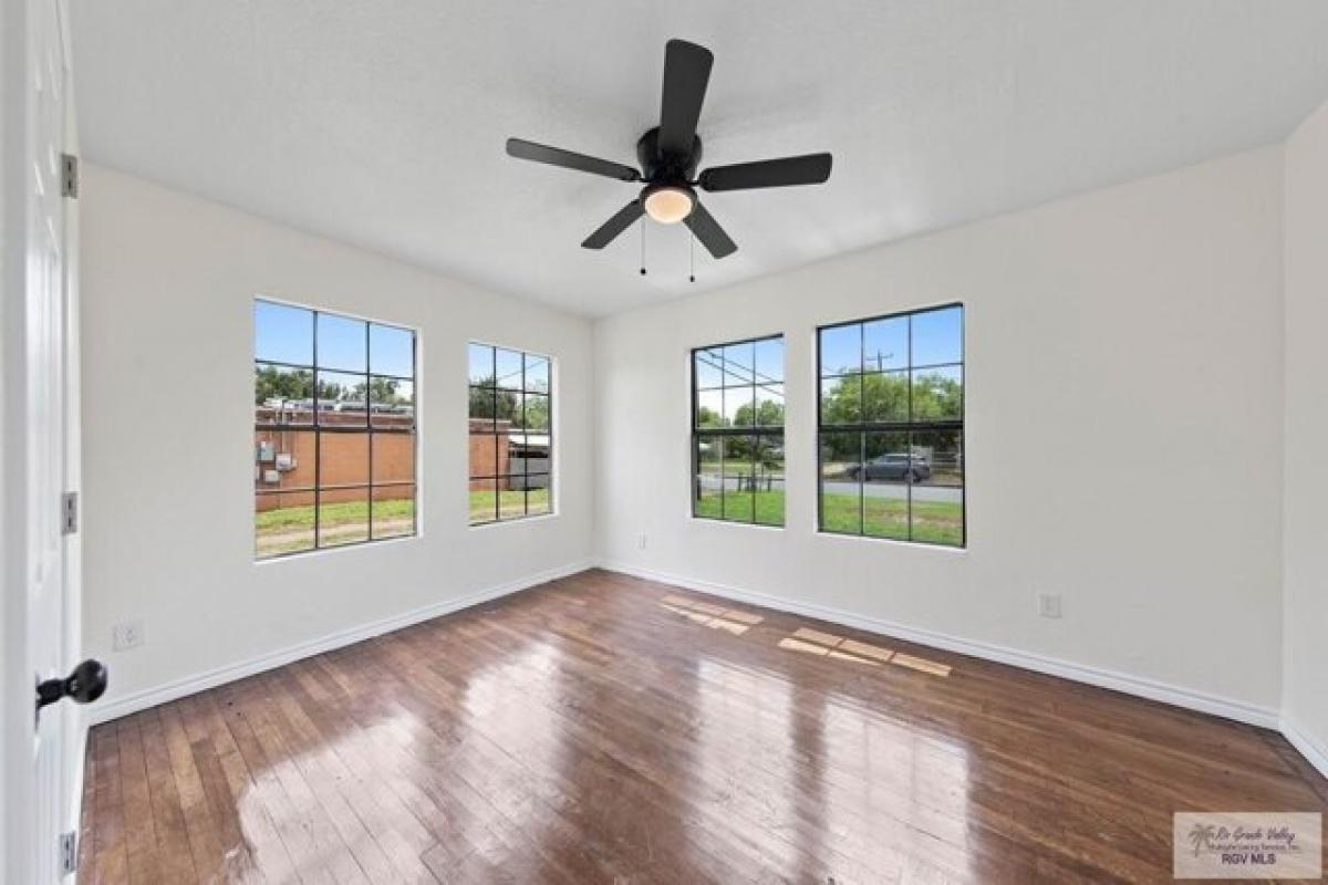 Picture of Home For Sale in Harlingen, Texas, United States