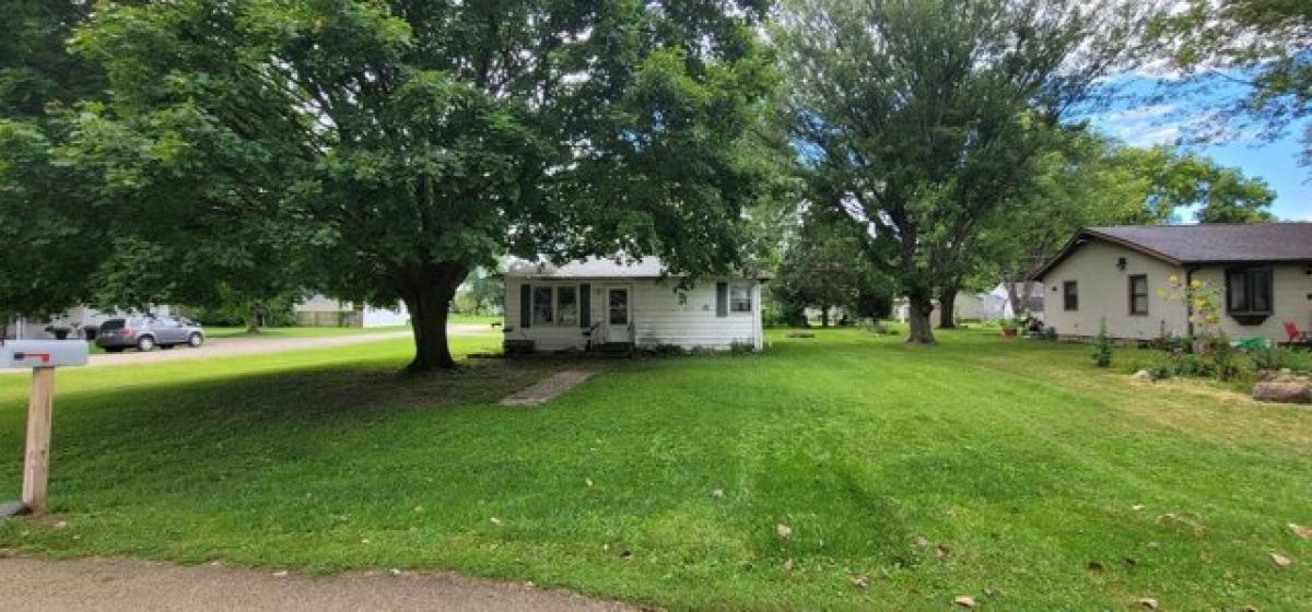 Picture of Home For Sale in Sterling, Illinois, United States