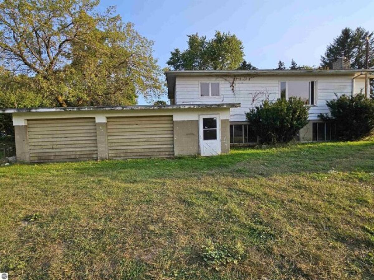 Picture of Home For Sale in Winn, Michigan, United States