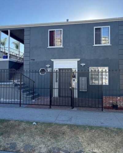 Home For Sale in Long Beach, California