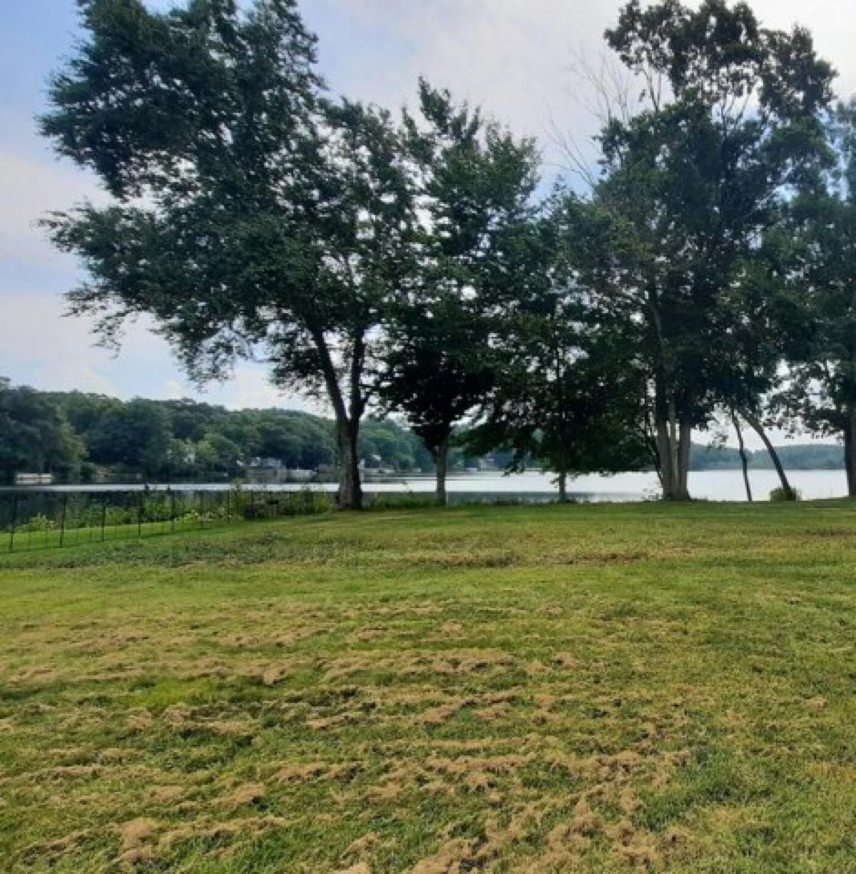 Picture of Residential Land For Sale in Thompson, Connecticut, United States