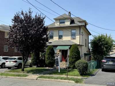 Home For Sale in Palisades Park, New Jersey