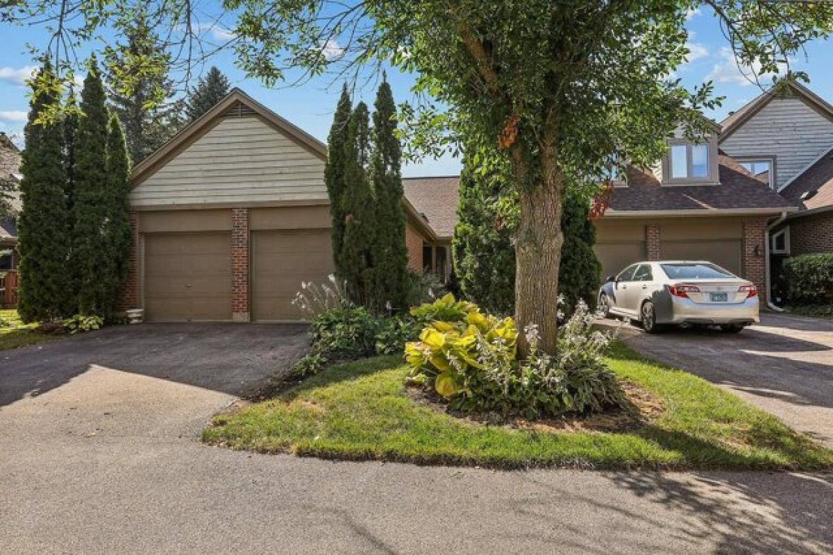 Picture of Home For Sale in Northbrook, Illinois, United States