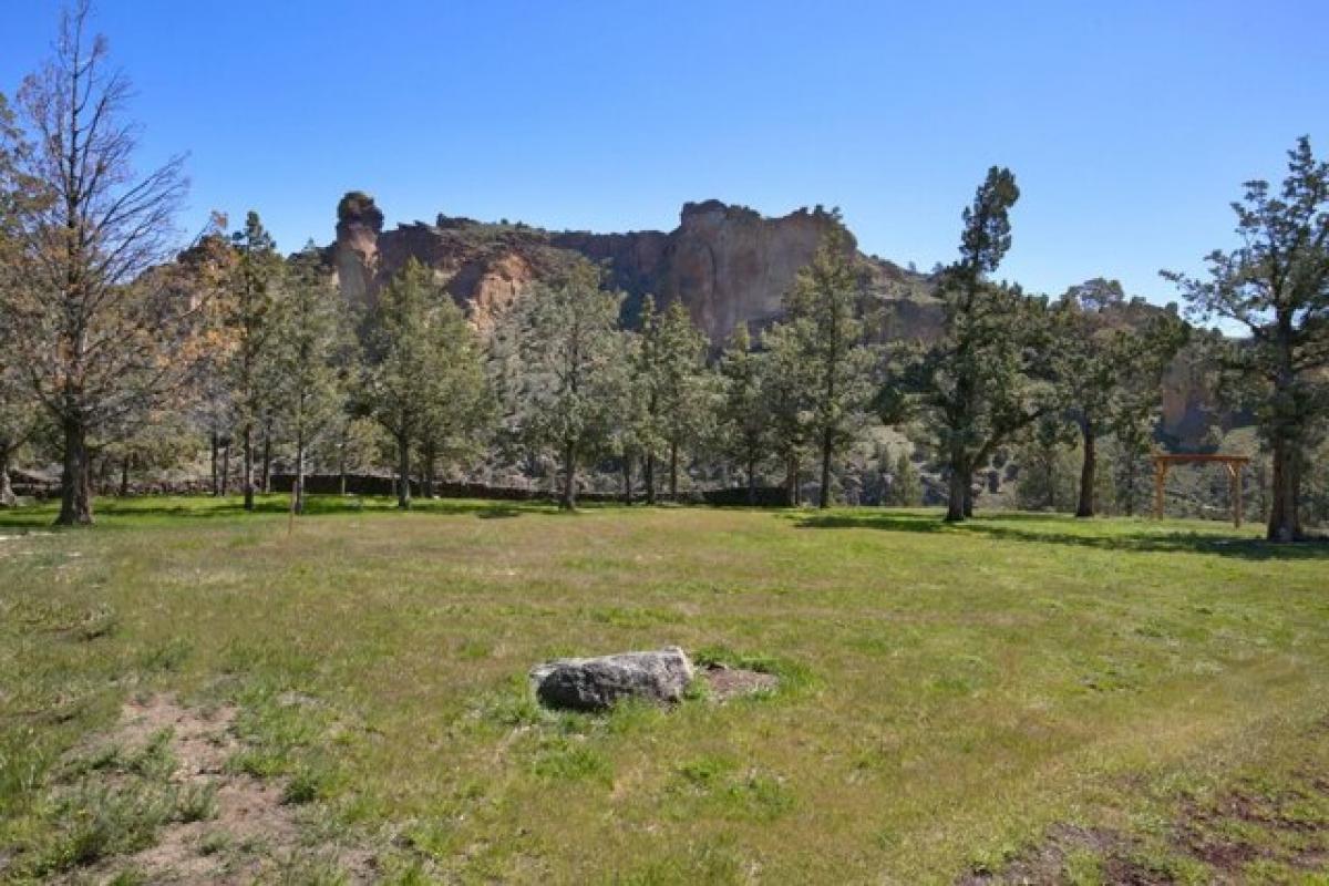 Picture of Residential Land For Sale in Terrebonne, Oregon, United States