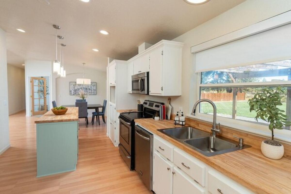 Picture of Home For Sale in Bend, Oregon, United States