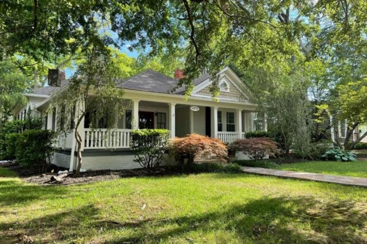 Picture of Home For Sale in East Point, Georgia, United States