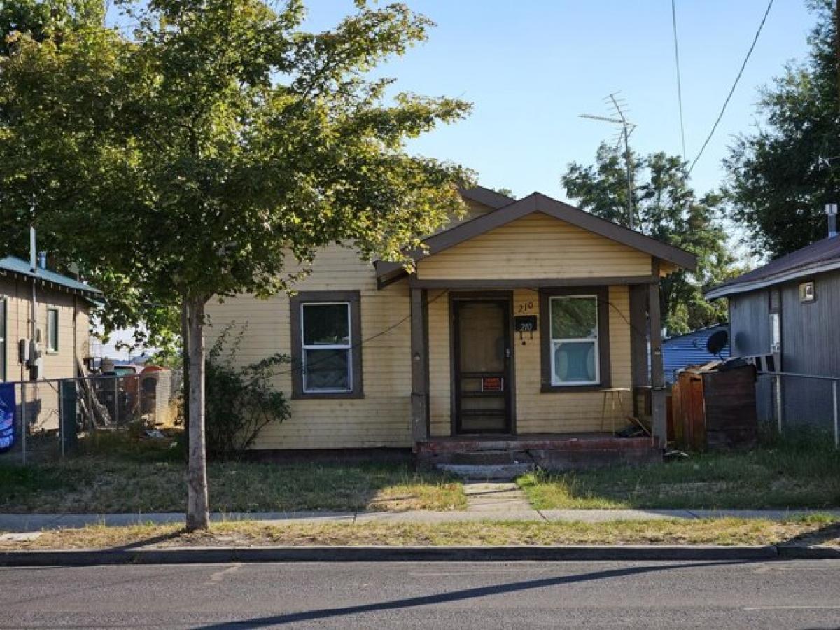 Picture of Home For Sale in Klamath Falls, Oregon, United States