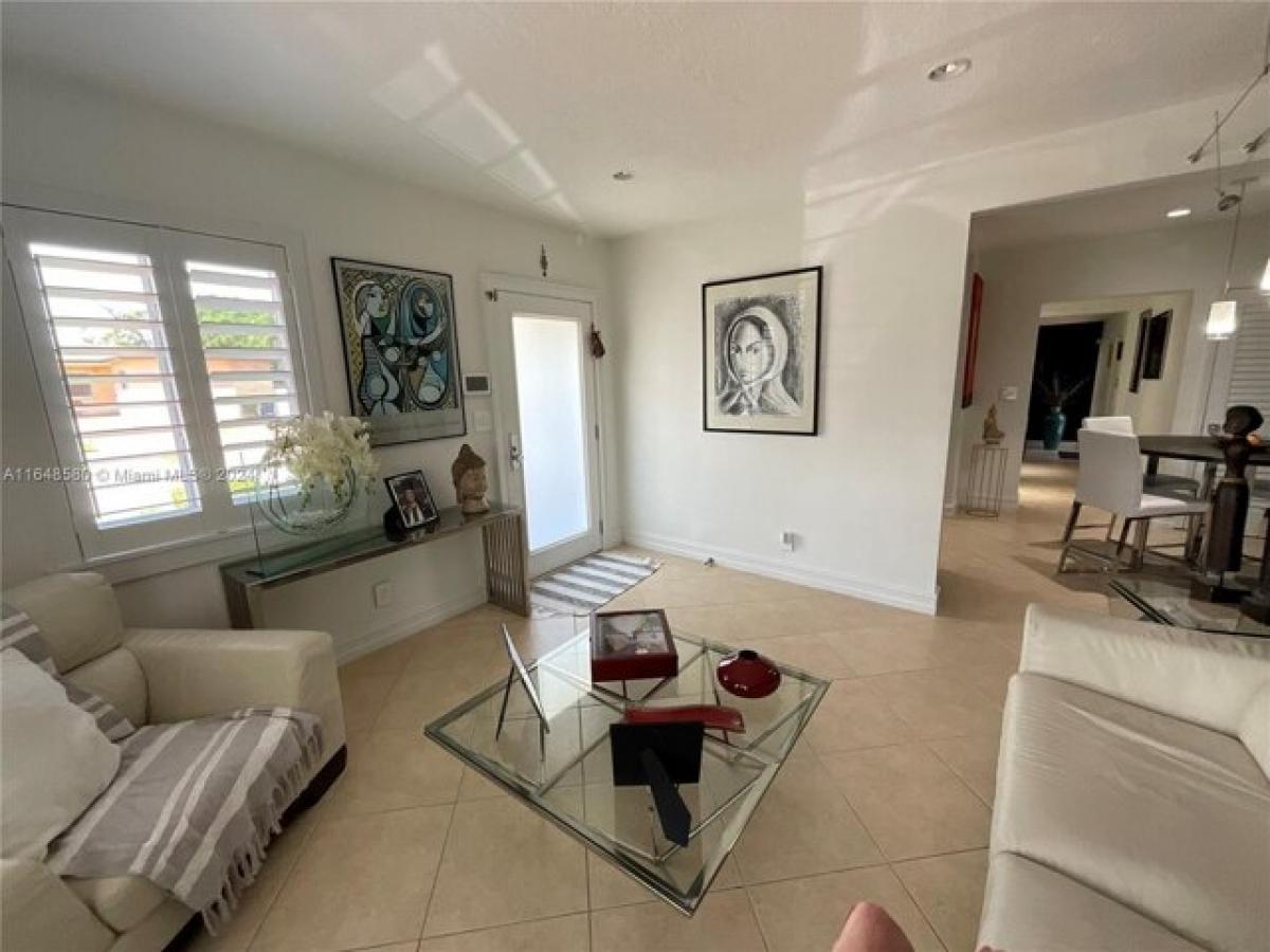 Picture of Home For Sale in West Miami, Florida, United States