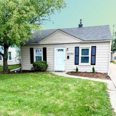 Home For Sale in Roseville, Michigan