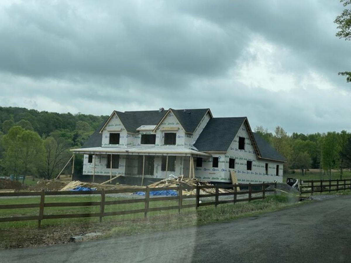 Picture of Home For Sale in Watertown, Tennessee, United States