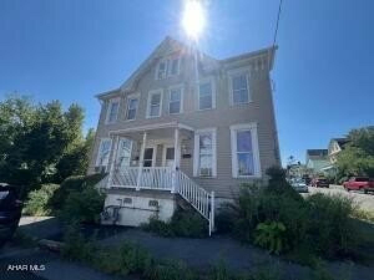 Picture of Home For Sale in Altoona, Pennsylvania, United States