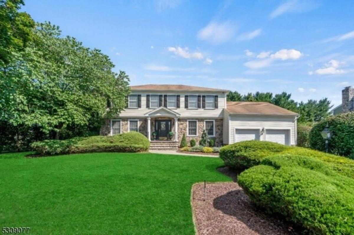 Picture of Home For Sale in Mahwah, New Jersey, United States