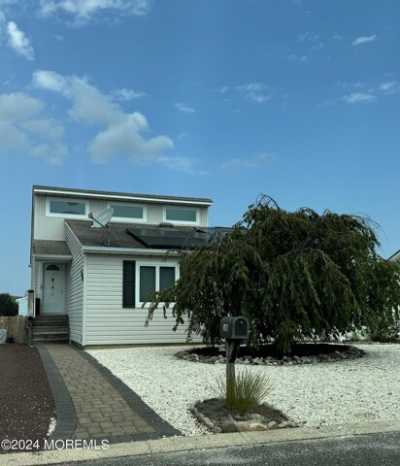 Home For Sale in Manahawkin, New Jersey