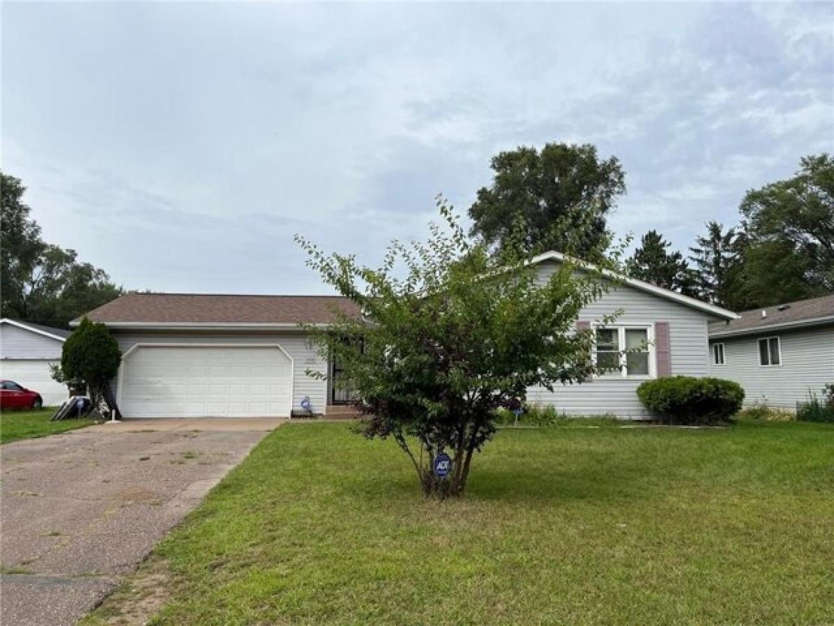 Picture of Home For Sale in Eau Claire, Wisconsin, United States