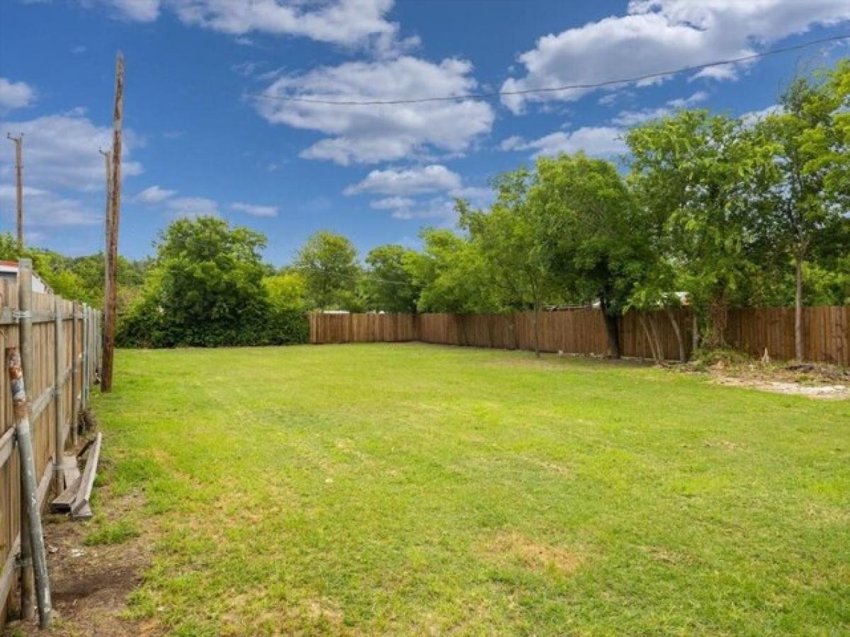 Picture of Home For Sale in Forest Hill, Texas, United States