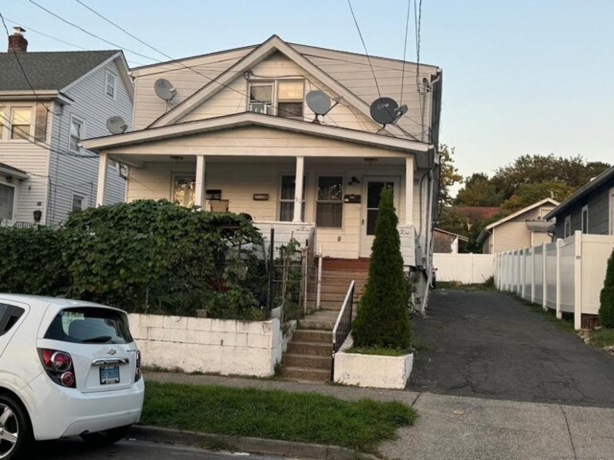 Picture of Home For Sale in Stamford, Connecticut, United States