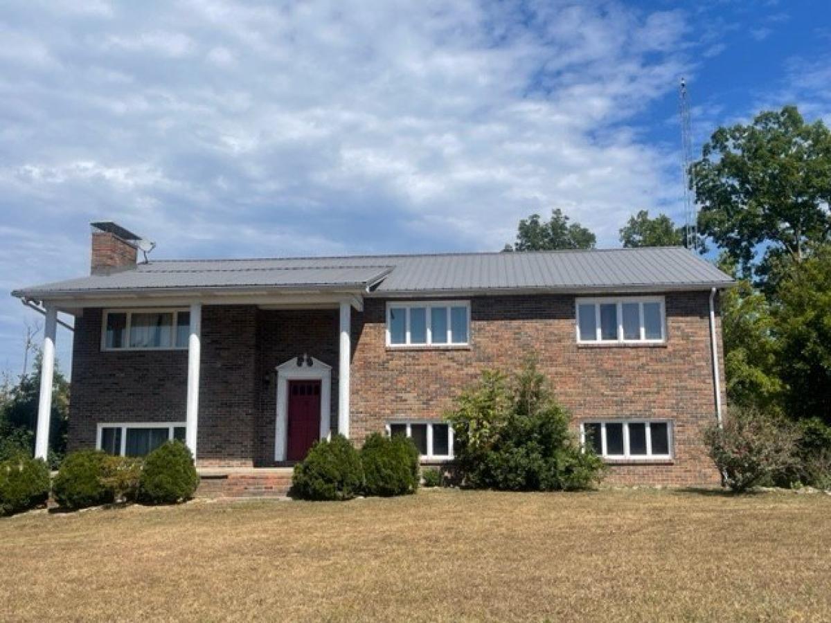 Picture of Home For Sale in Waynesboro, Tennessee, United States