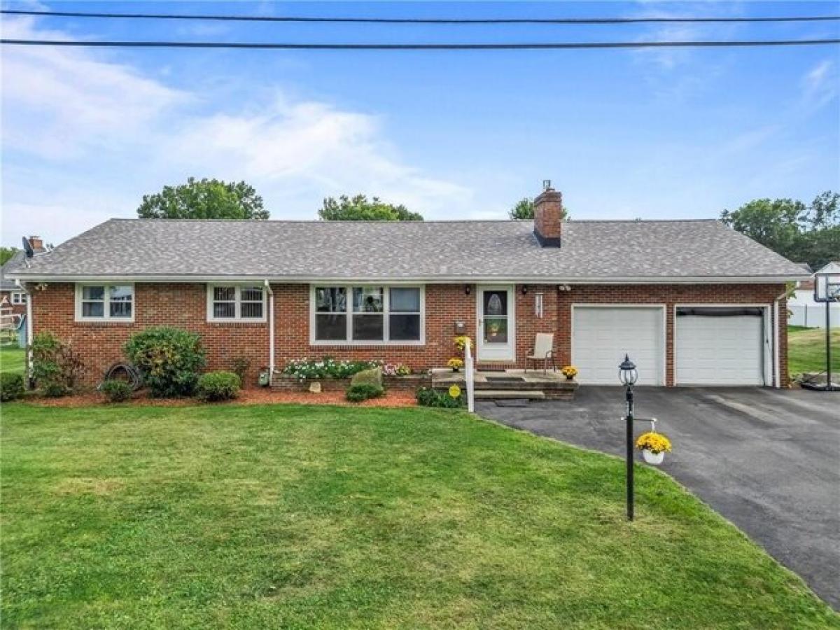 Picture of Home For Sale in New Castle, Pennsylvania, United States