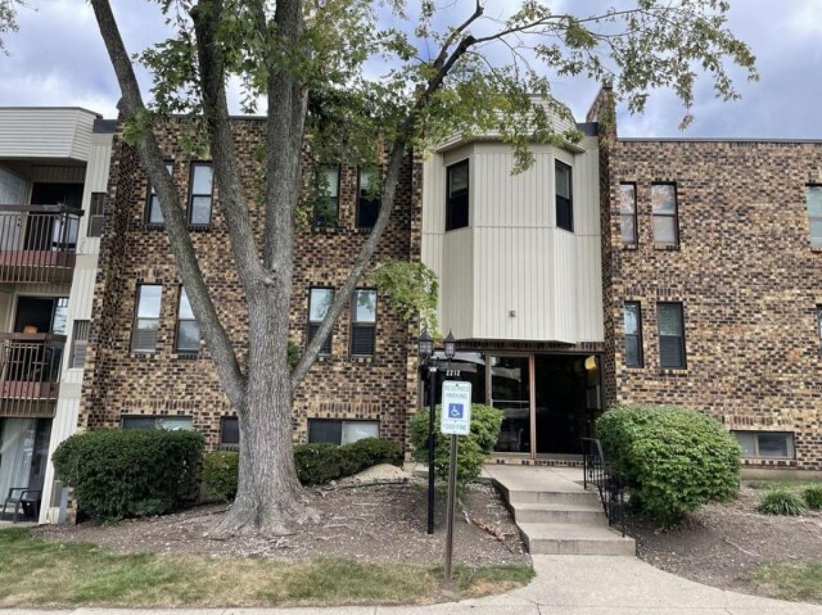 Picture of Home For Sale in Woodridge, Illinois, United States