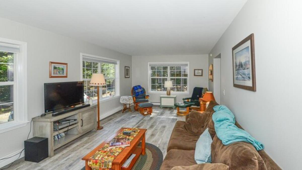 Picture of Home For Sale in Bridgton, Maine, United States