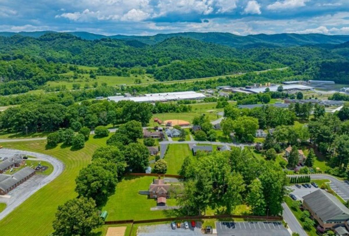 Picture of Home For Sale in Marion, Virginia, United States