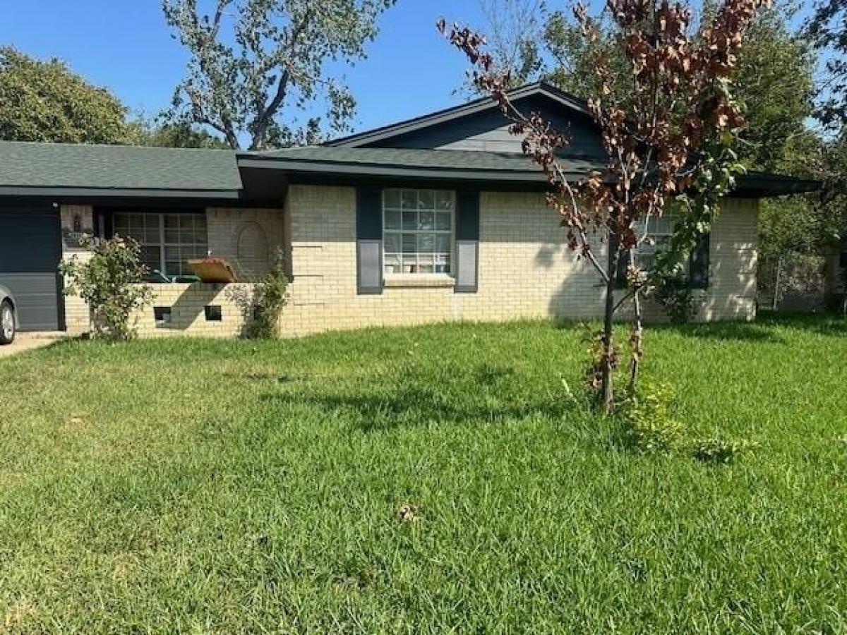 Picture of Home For Sale in Carrollton, Texas, United States