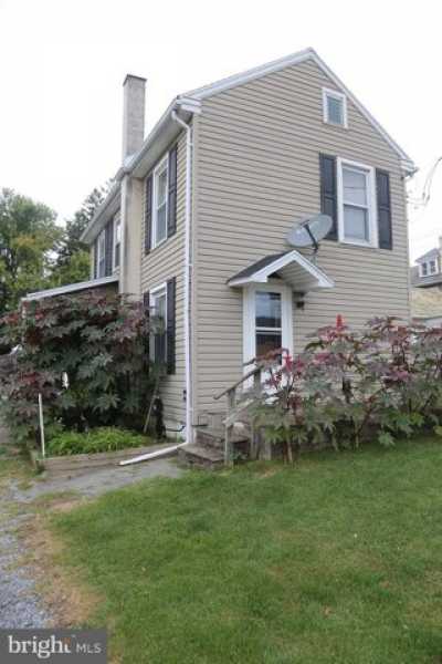 Home For Sale in New Holland, Pennsylvania