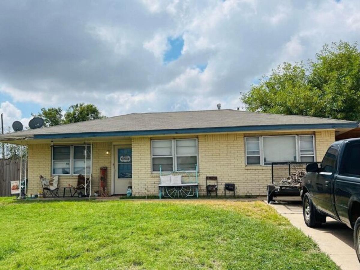 Picture of Home For Sale in Lawton, Oklahoma, United States