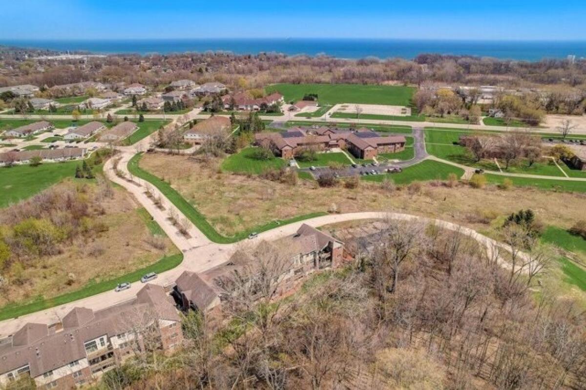 Picture of Home For Sale in Oak Creek, Wisconsin, United States