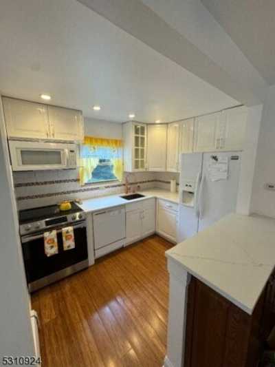 Home For Rent in Bloomingdale, New Jersey