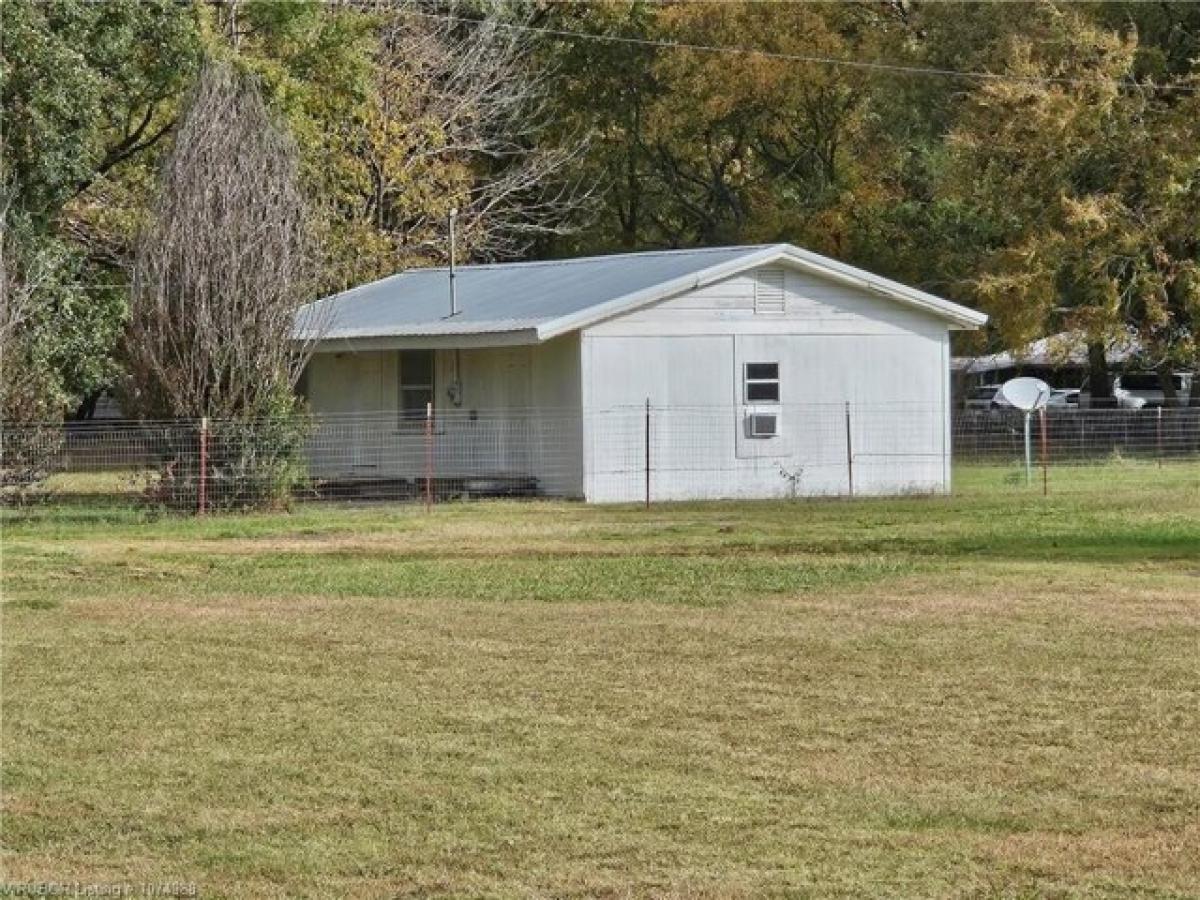 Picture of Home For Sale in Howe, Oklahoma, United States