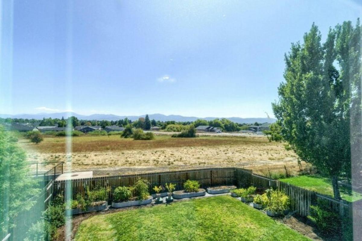 Picture of Home For Sale in Medford, Oregon, United States