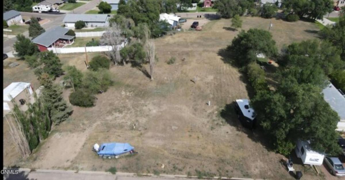 Picture of Residential Land For Sale in Watford City, North Dakota, United States