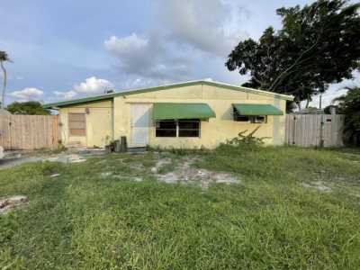 Home For Sale in Lake Worth, Florida