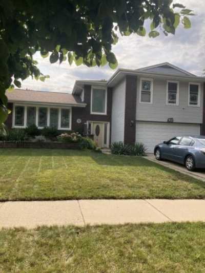 Home For Sale in Mount Prospect, Illinois